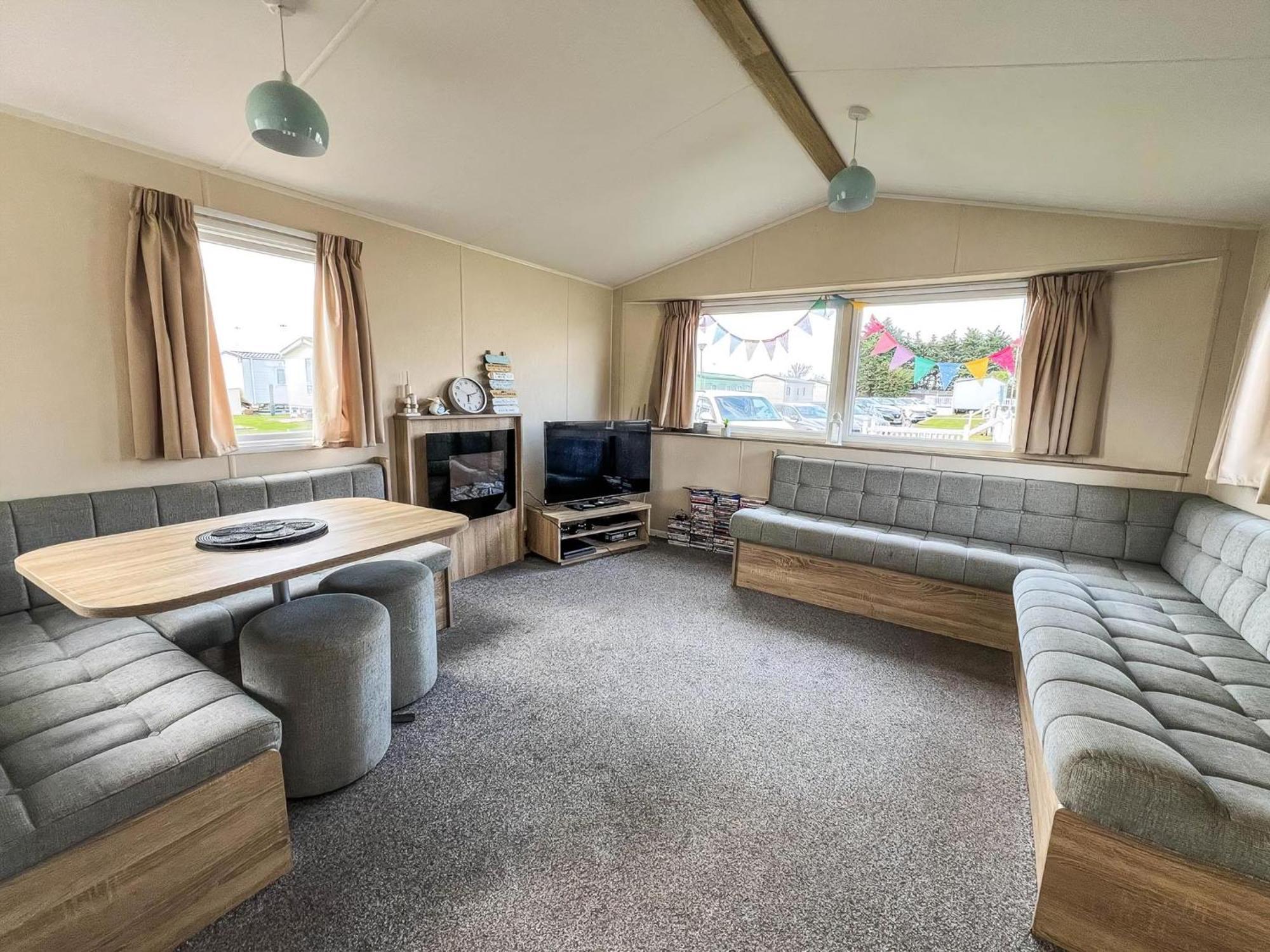 Modern 6 Berth Caravan With Wifi At St Osyth Beach In Essex Ref 28051Fv Клактон-он-Си Экстерьер фото